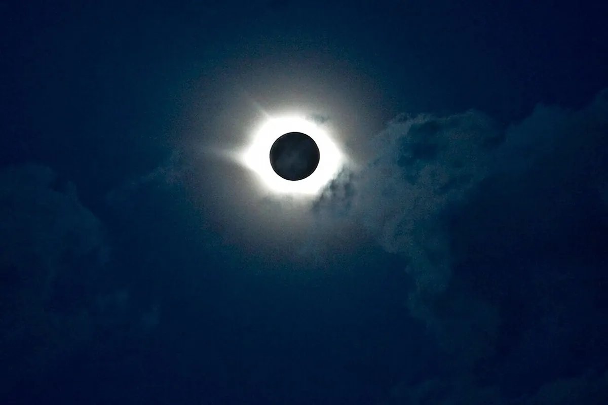 What kind of energy does a solar eclipse attract and how can we harness it?
