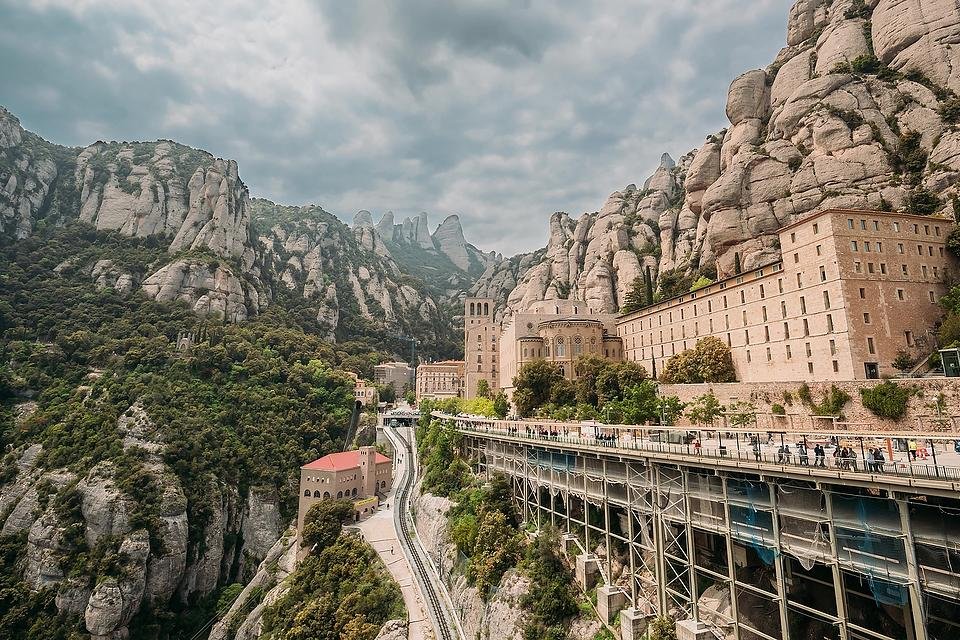 Monastery of Santa Maria de Montserrat in Spain: A spiritual experience in the Catalunya mountains | International | Video