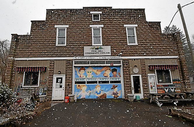 Hinchey hosts ‘Golden Wellness Fair’ at Pine Hill – Daily Freeman