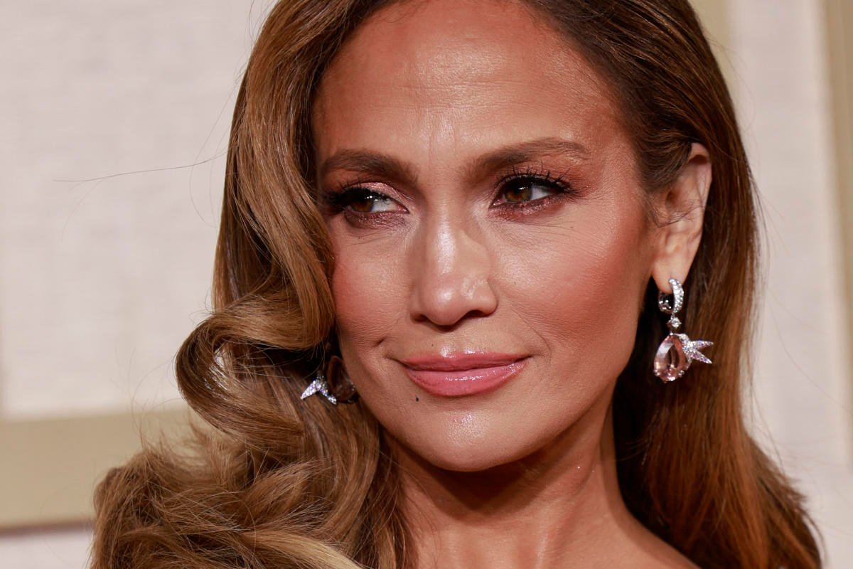 Jennifer Lopez, 54, used this ‘holy grail’ anti-aging skin care at the 2024 Golden Globe Awards