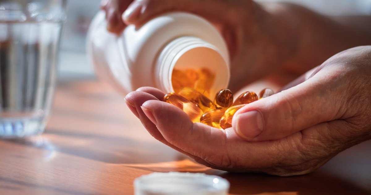 Vitamin D deficiency is associated with poorer functional outcome and longer hospital stay after TKA