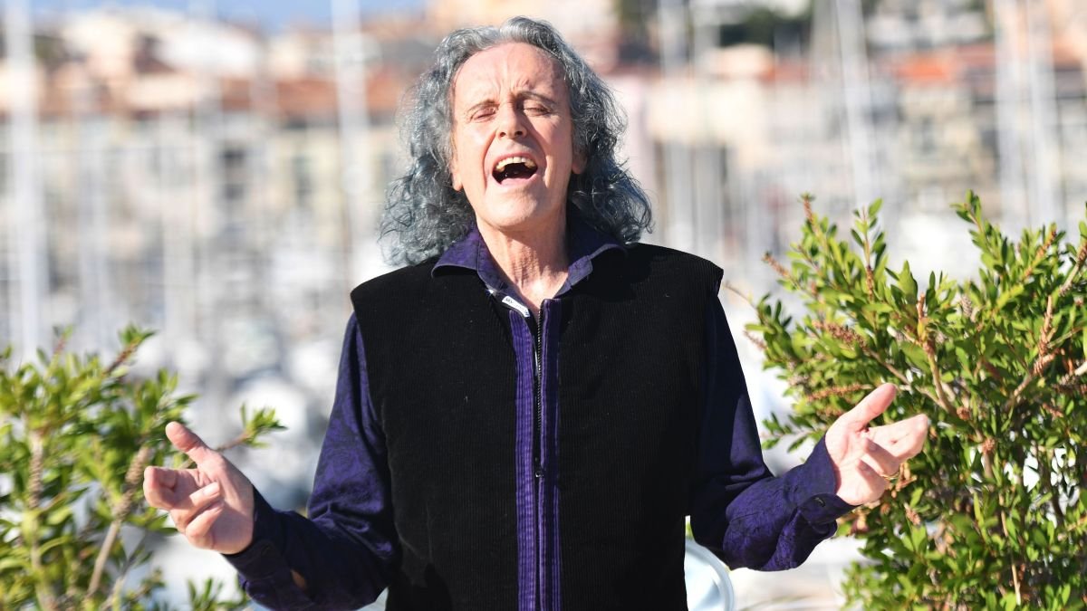 1960s singer Donovan says meditation can help get rid of crime-ridden areas