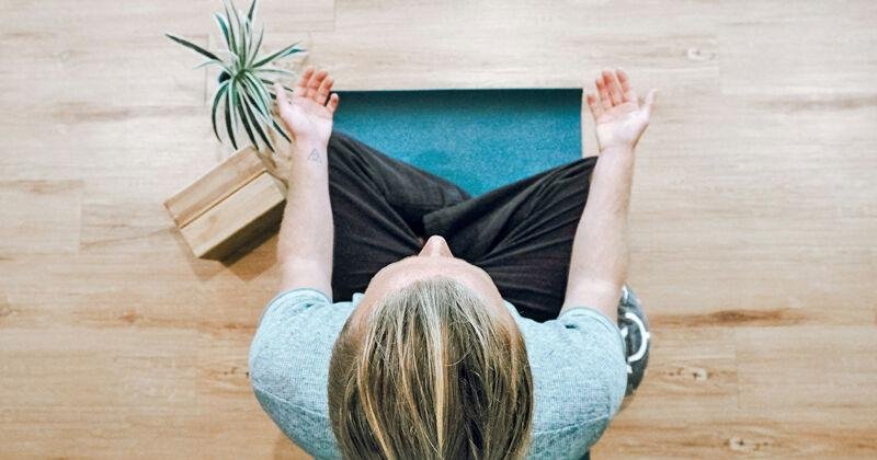 If you’ve tried meditating but can’t sit still, here’s how and why you should try again.news