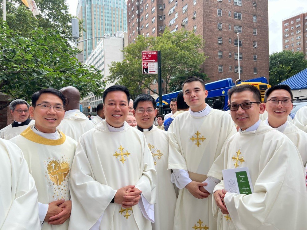 Vietnamese Bishops Serve as “Fathers” to Young “Spiritual Sons”