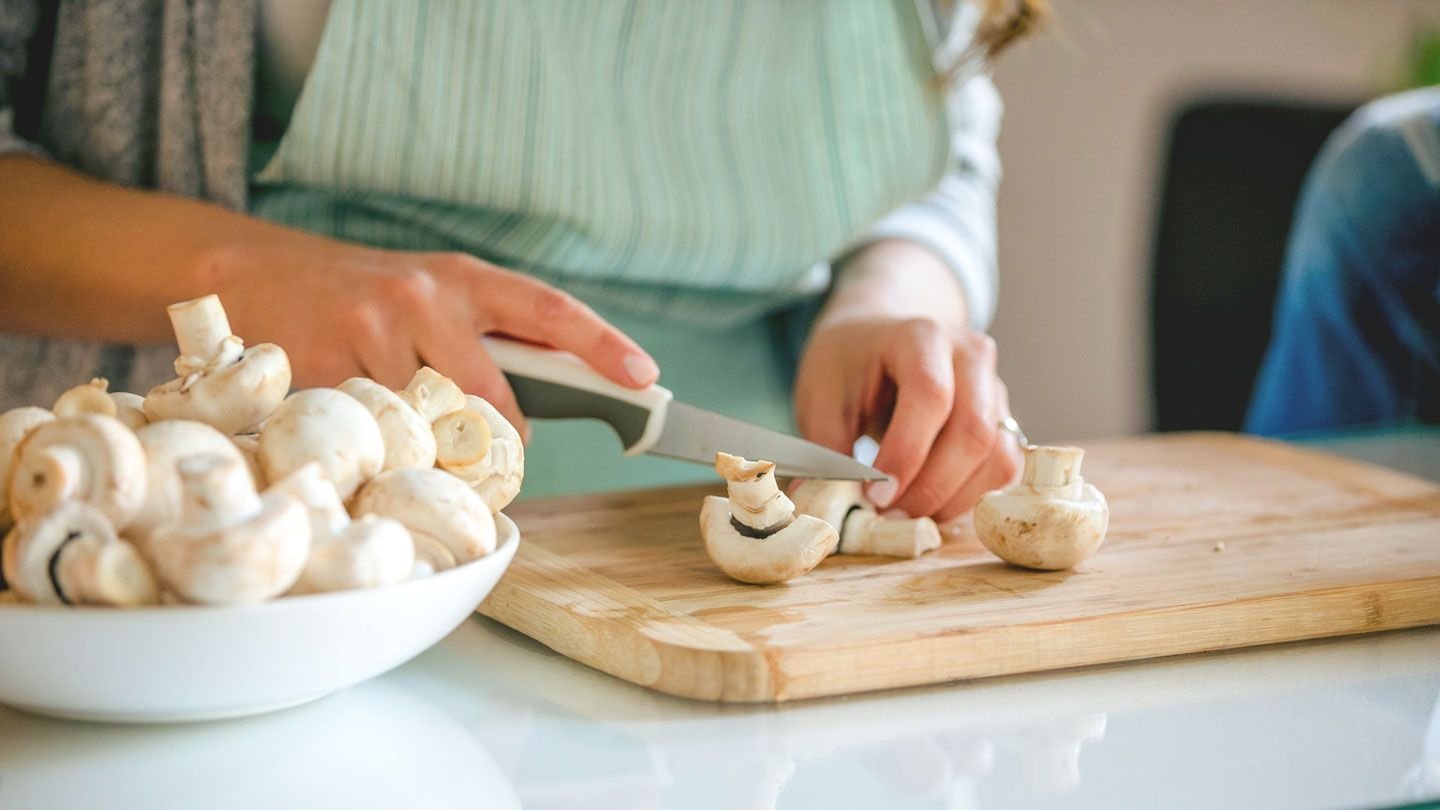 Can you eat raw mushrooms? Store-bought or foraged? Best way to cook them?