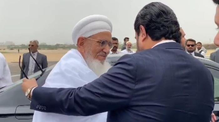 Head of Dawoodi Bohra community leaves Pakistan