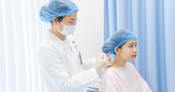 Laser acupuncture and acupuncture injection therapy – FV Hospital’s Traditional Medicine Department introduces the latest treatments for a variety of conditions